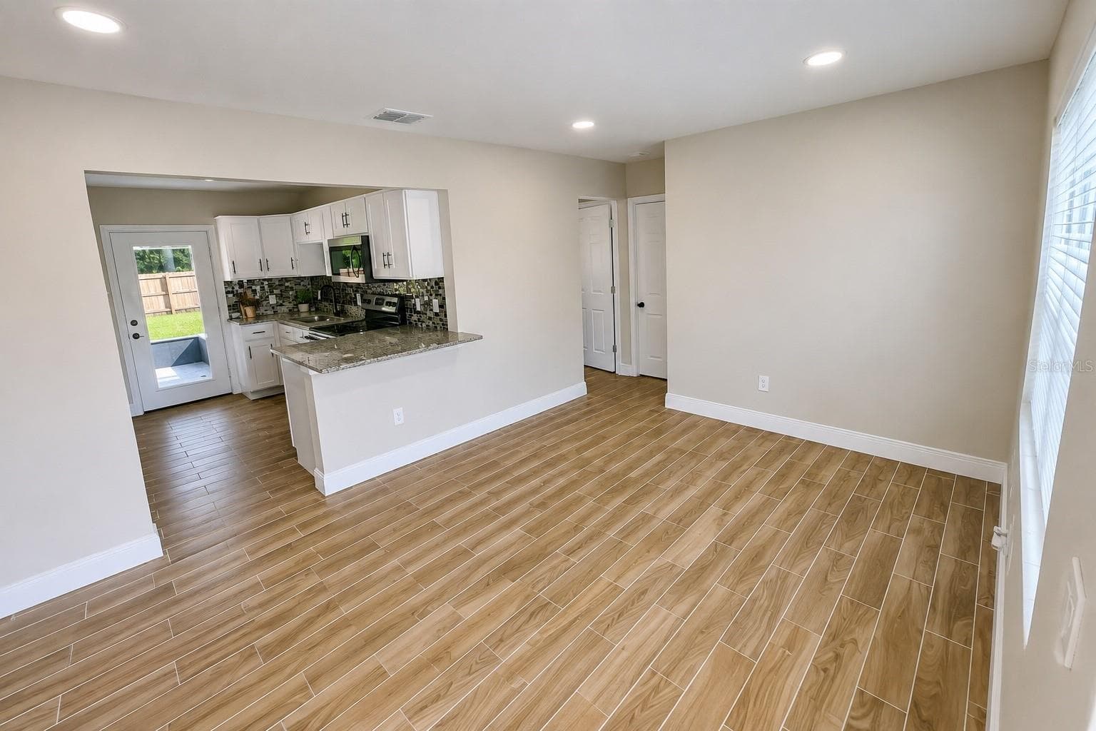 Single Family Residence at 6041 DUBLIN DR, NEW PORT RICHEY, photo 3 of 14
