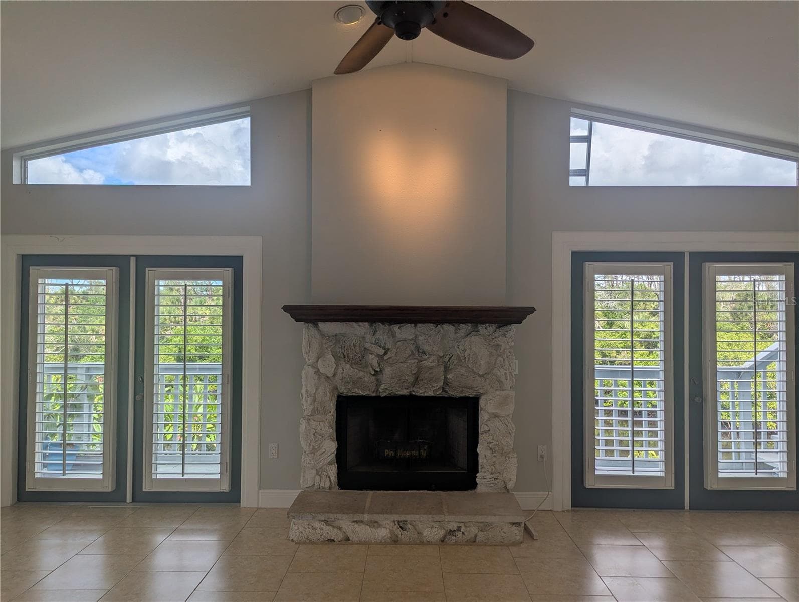 Great room 2 - 1167 EXETER CIR, ENGLEWOOD