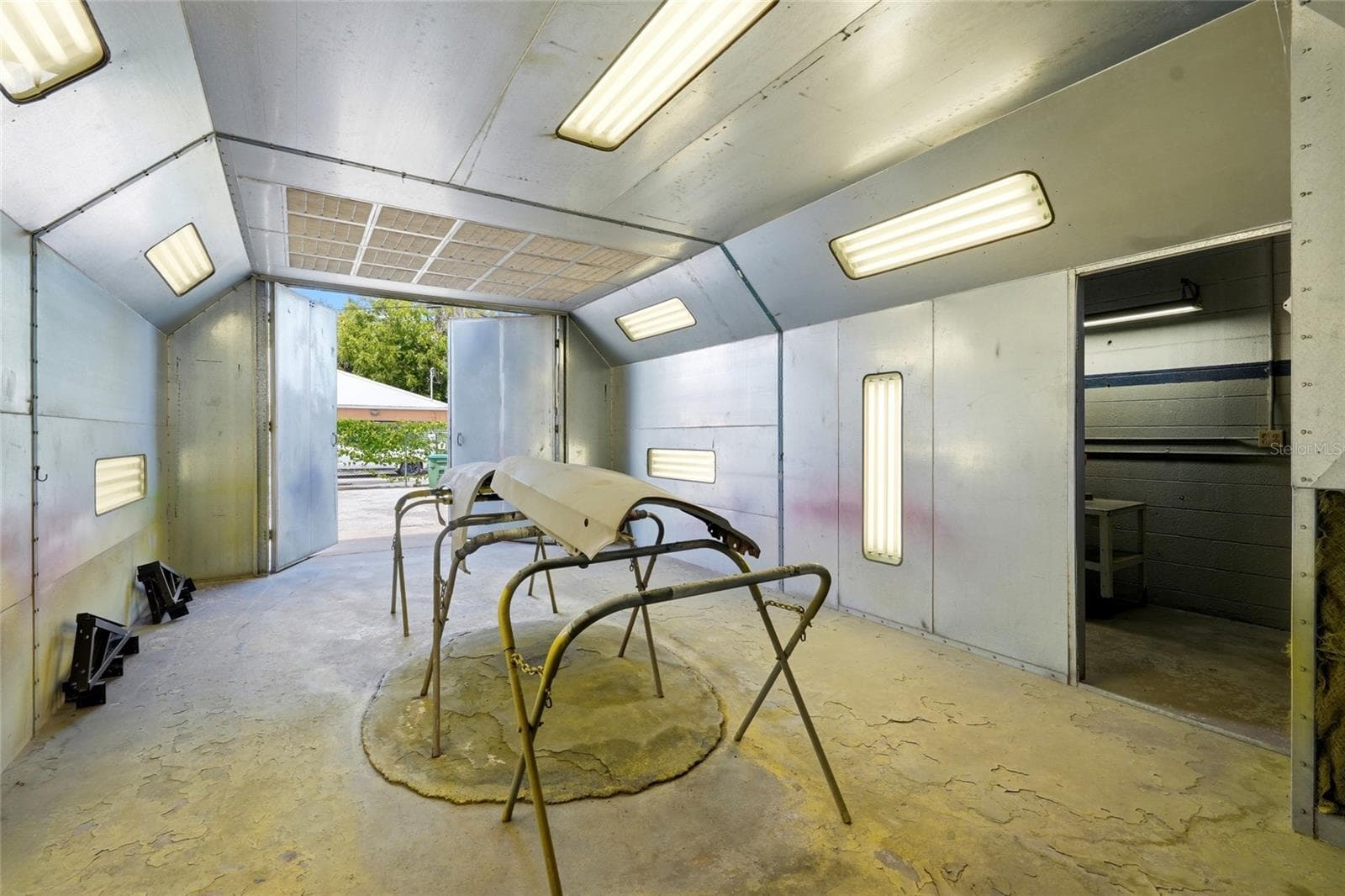 paint booth interior - 10 N MAIN ST, CHIEFLAND