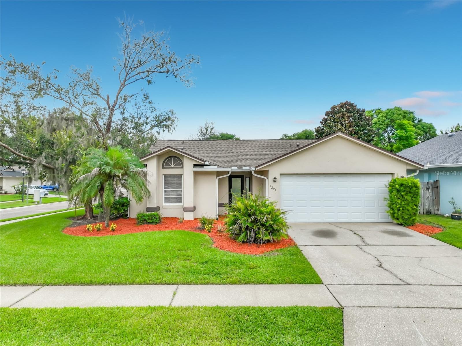 Single Family Residence at 12941 DOWNSTREAM CIR, ORLANDO, photo 2 of 60