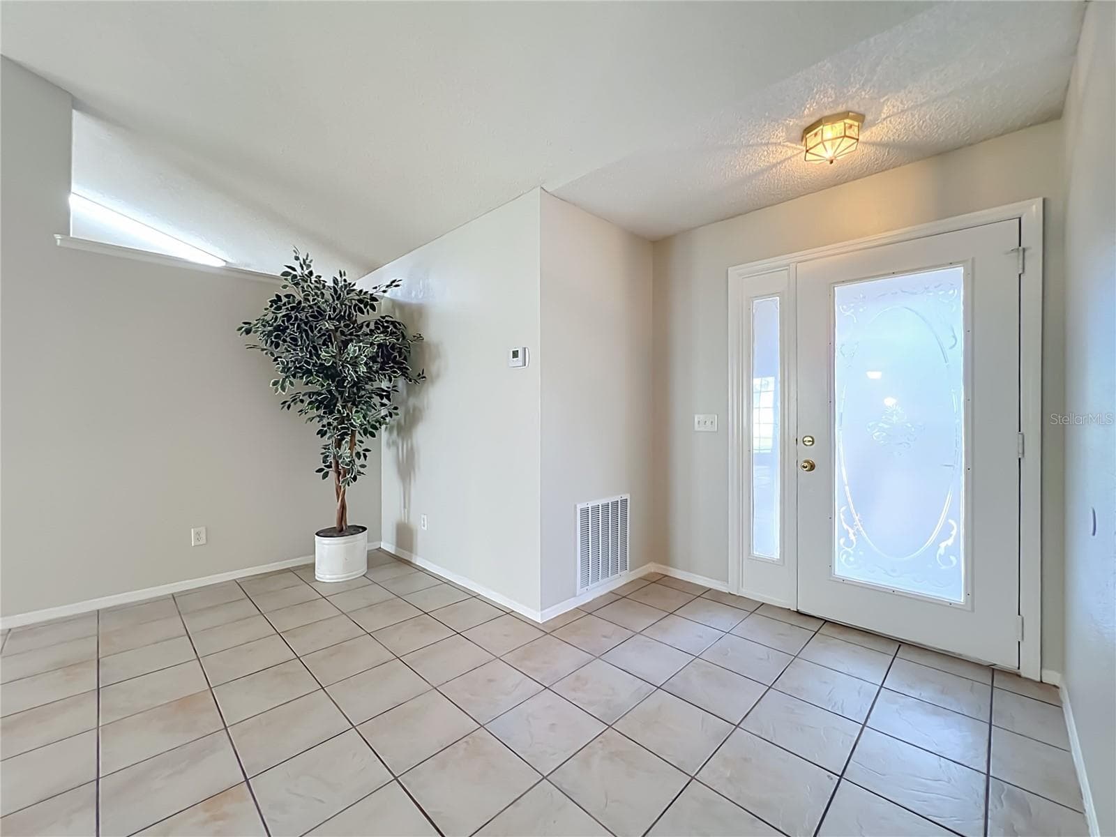 Single Family Residence at 12941 DOWNSTREAM CIR, ORLANDO, photo 5 of 60