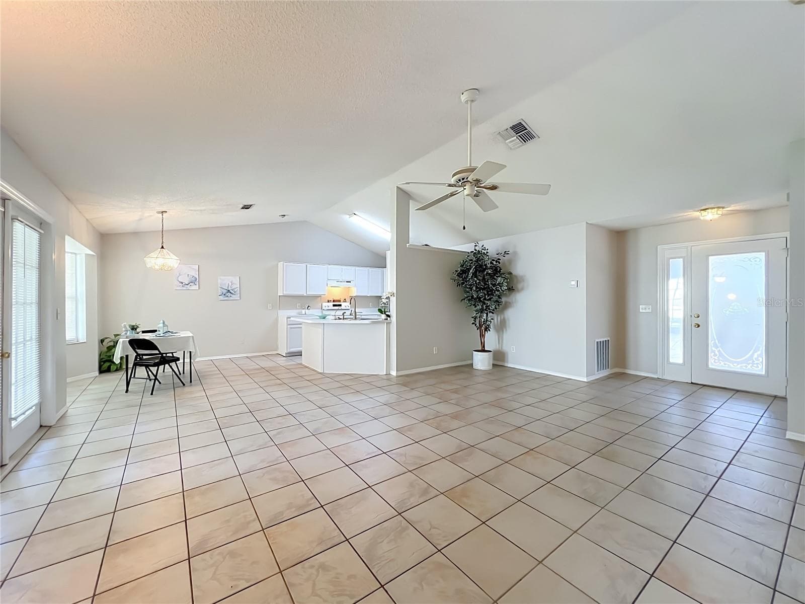 Single Family Residence at 12941 DOWNSTREAM CIR, ORLANDO, photo 9 of 60