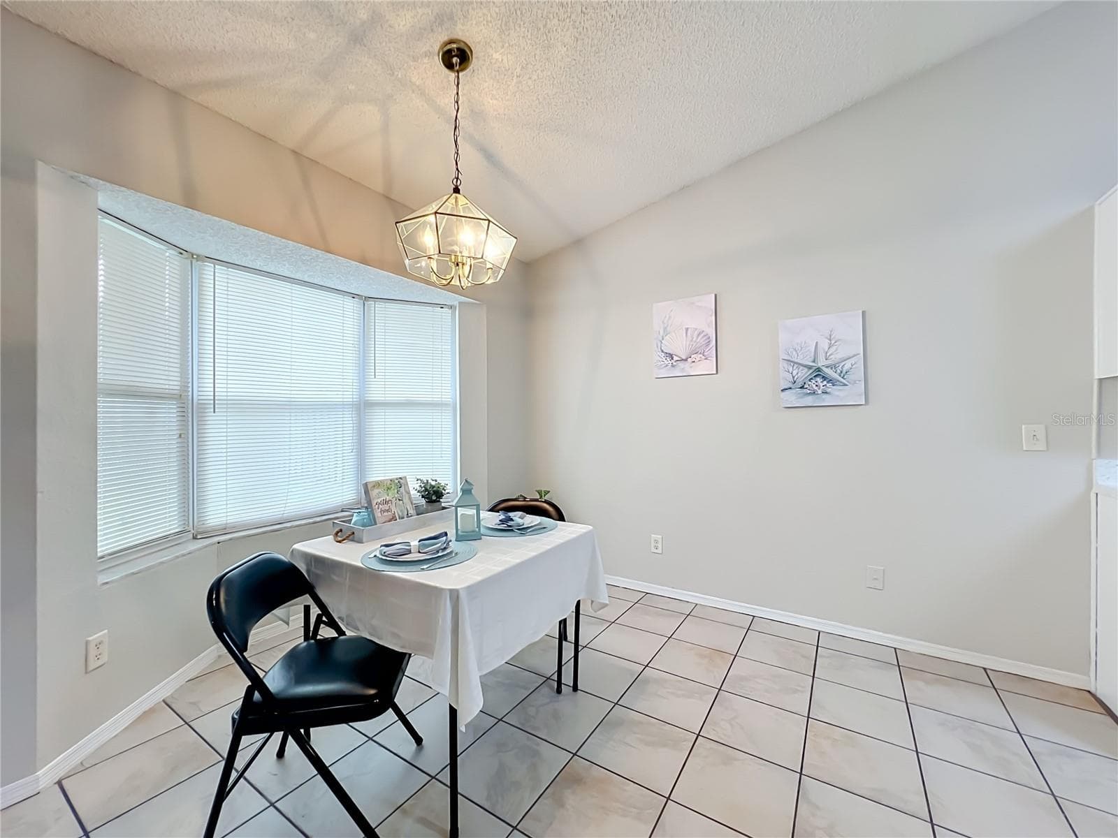 BREAKFAST NOOK - 12941 DOWNSTREAM CIR, ORLANDO