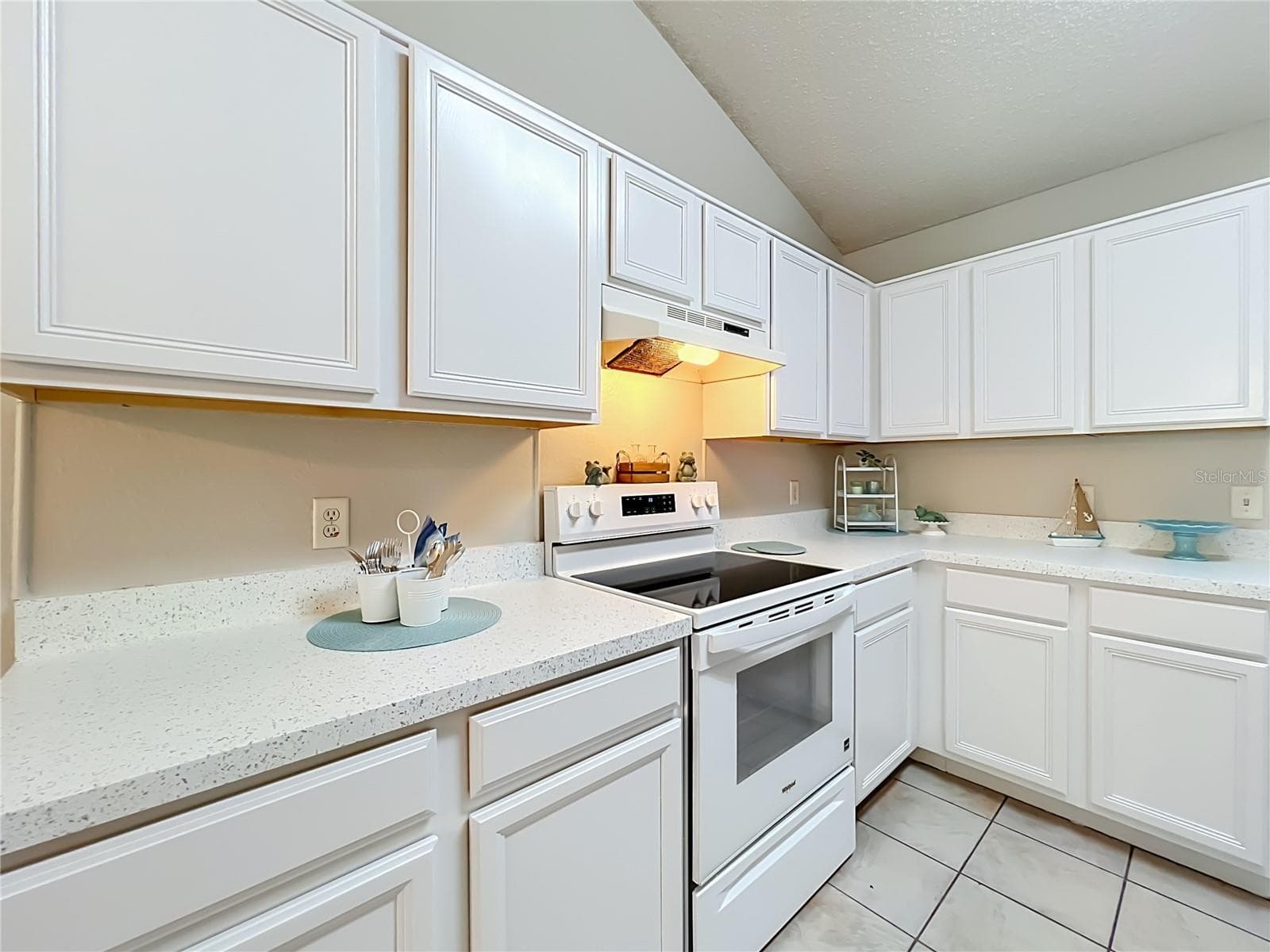 Single Family Residence at 12941 DOWNSTREAM CIR, ORLANDO, photo 17 of 60