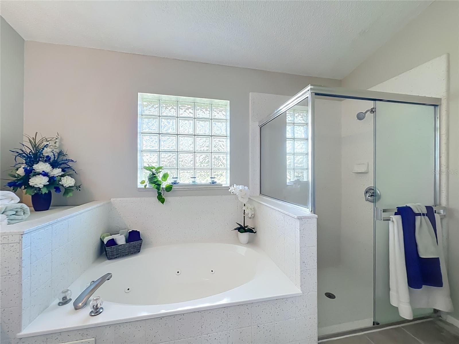 JACUZZI BATHTUB - 12941 DOWNSTREAM CIR, ORLANDO