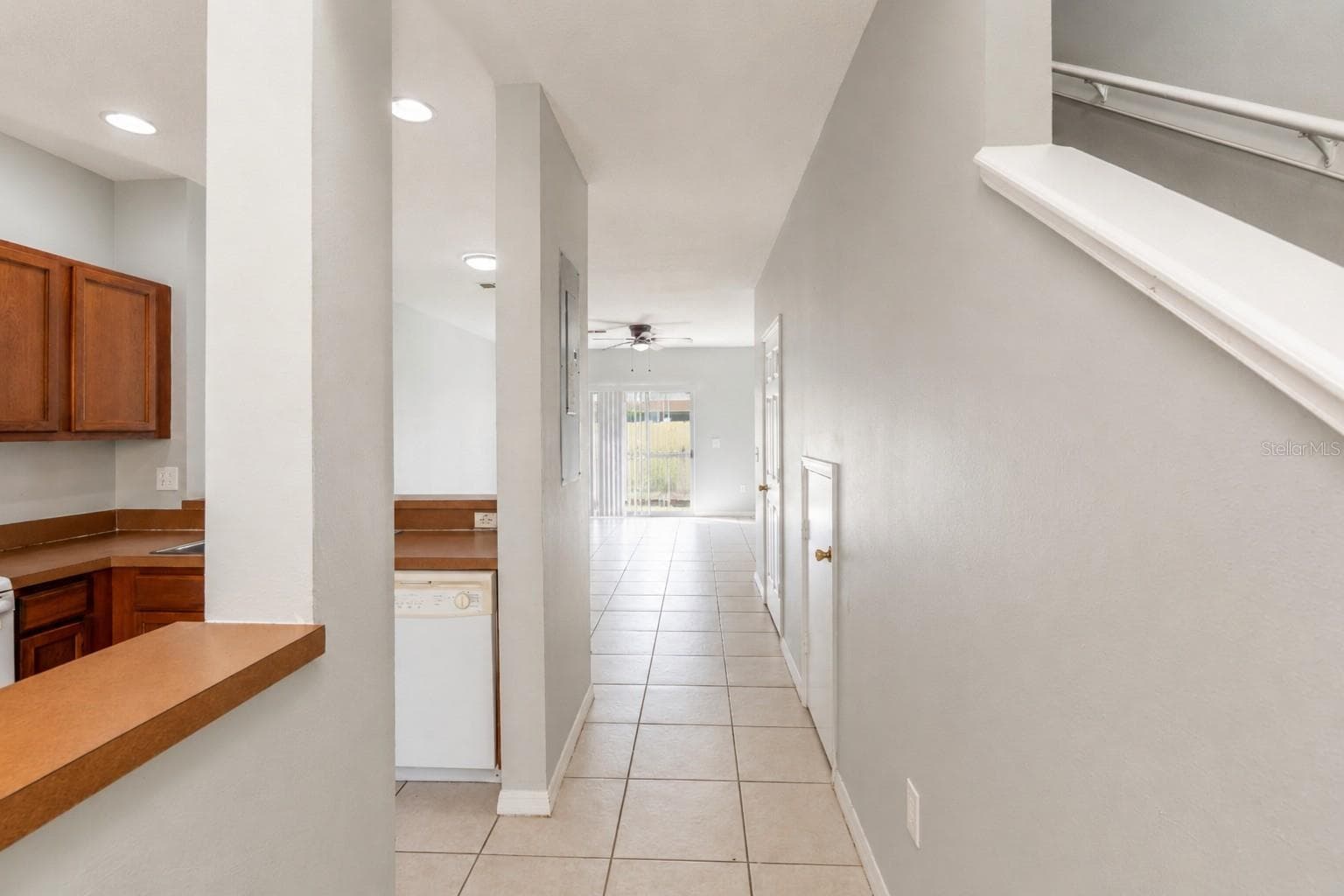 Townhouse at 8543 TRAIL WIND DR, TAMPA, photo 5 of 23