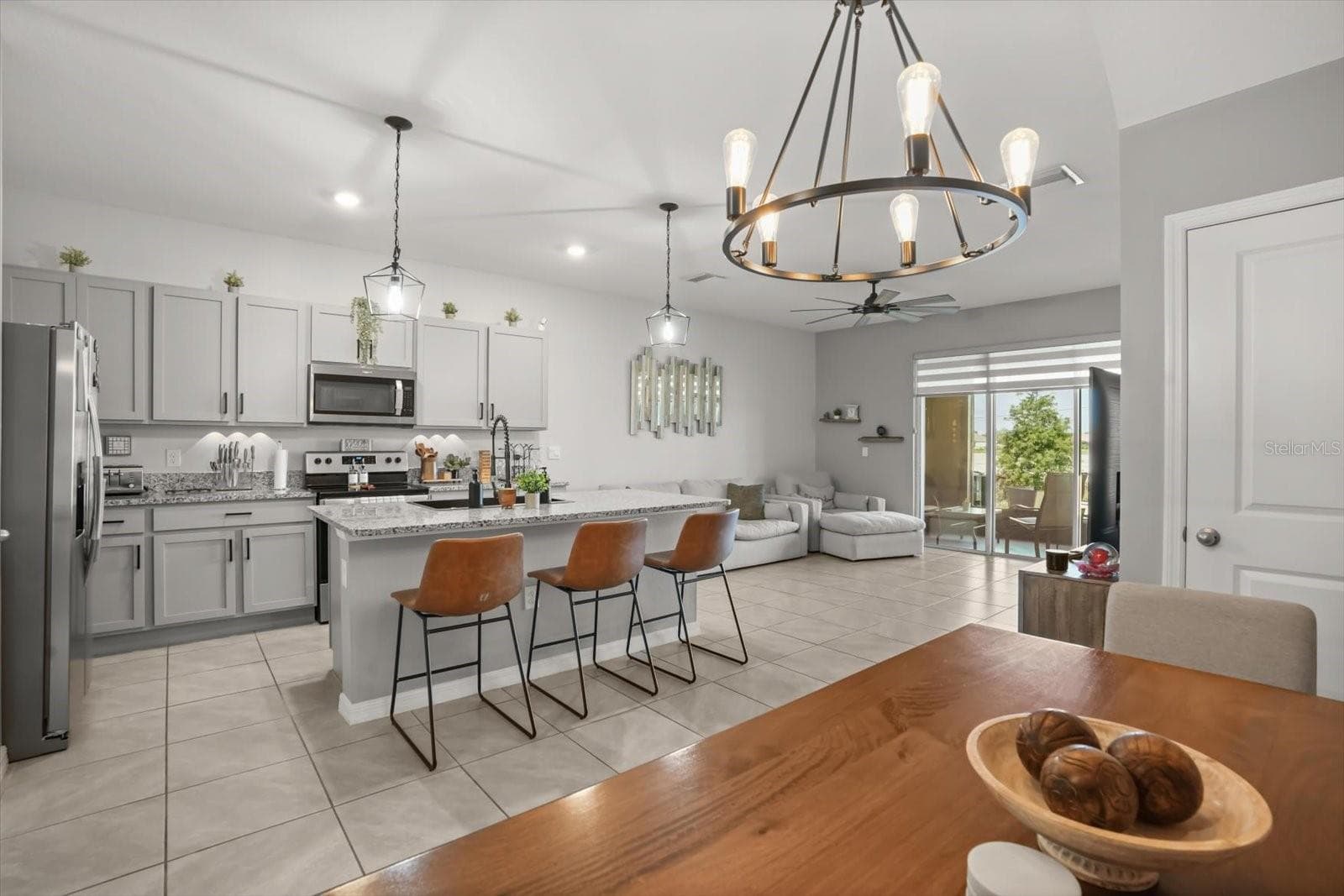 Townhouse at 170 MANGROVE SHADE CIR, APOLLO BEACH, photo 10 of 34