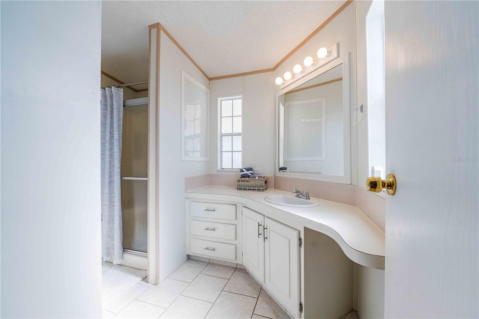Manufactured Home at 5335 POWHATTAN ST, ZEPHYRHILLS, photo 17 of 51
