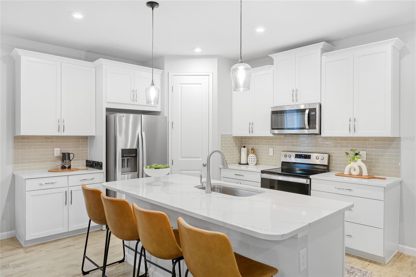 Single Family Residence at 20285 SYMPHONY PL, VENICE, photo 7 of 59