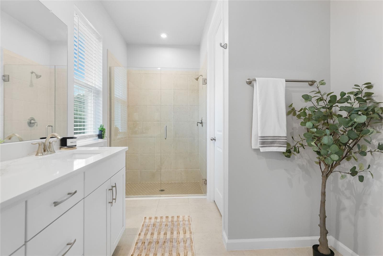 Single Family Residence at 20285 SYMPHONY PL, VENICE, photo 18 of 59