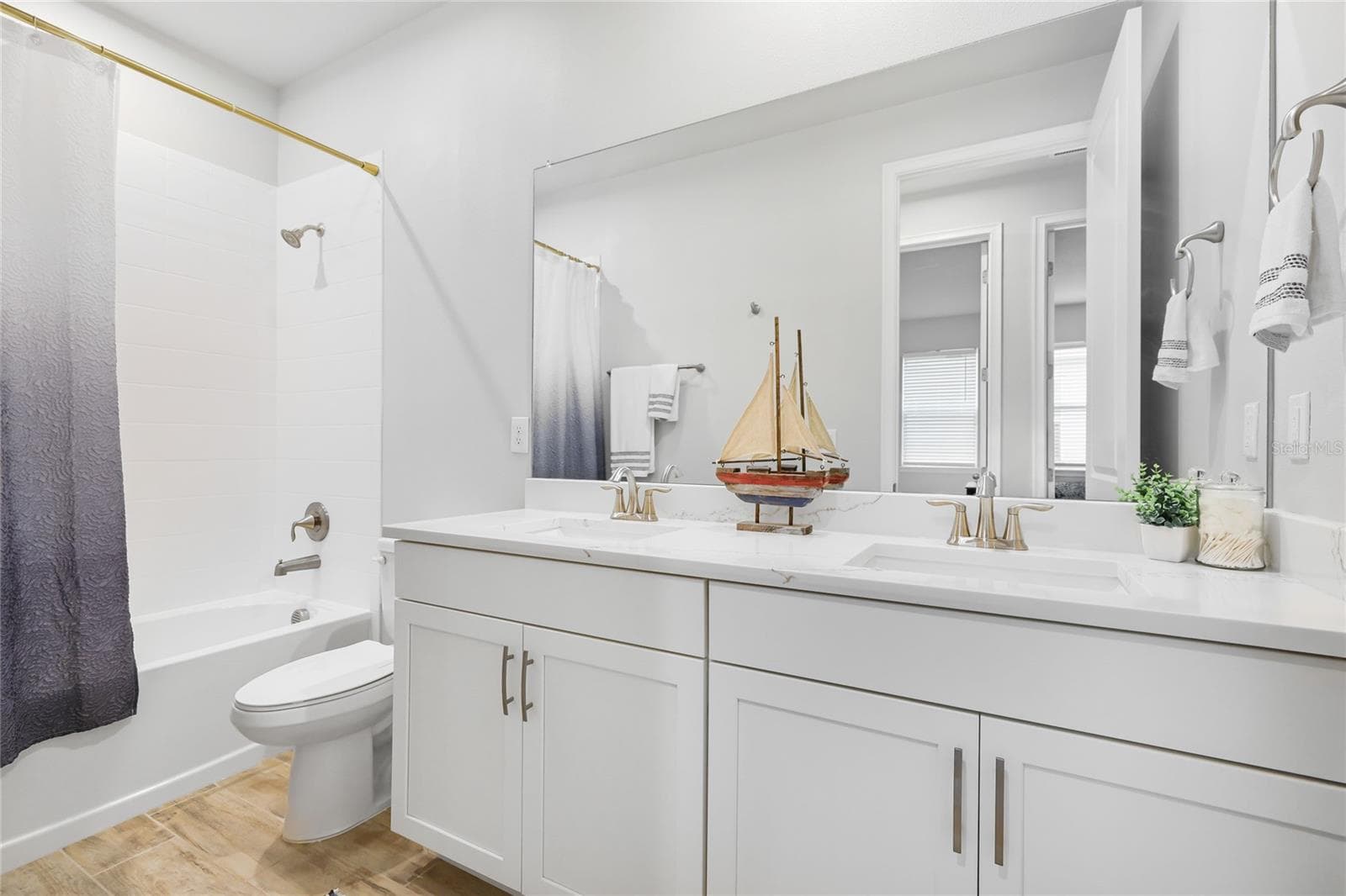 Single Family Residence at 20285 SYMPHONY PL, VENICE, photo 21 of 59