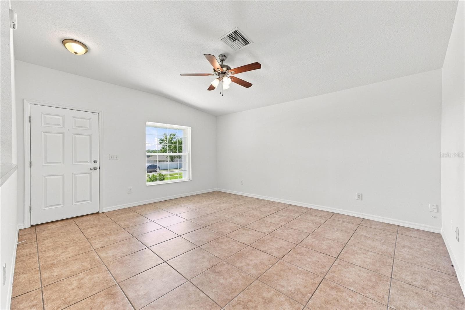 Living Room - 37150 HIGHLAND BLUFF CIR, DADE CITY