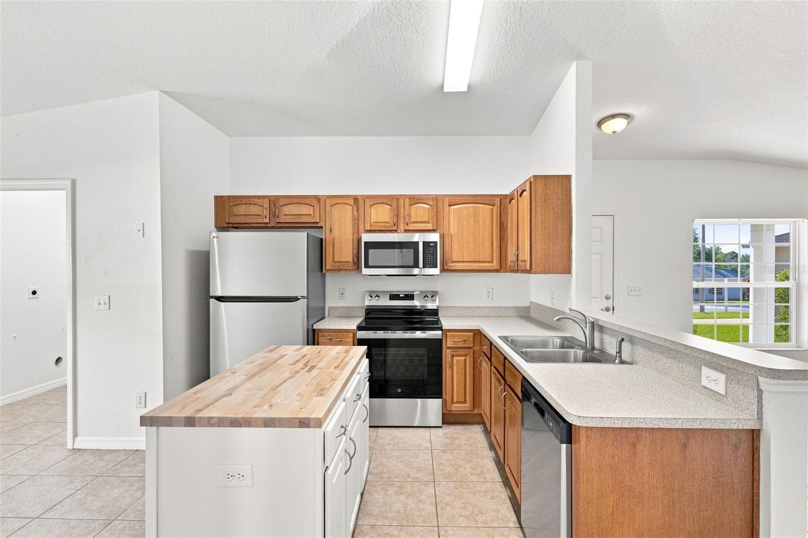 Kitchen - 37150 HIGHLAND BLUFF CIR, DADE CITY