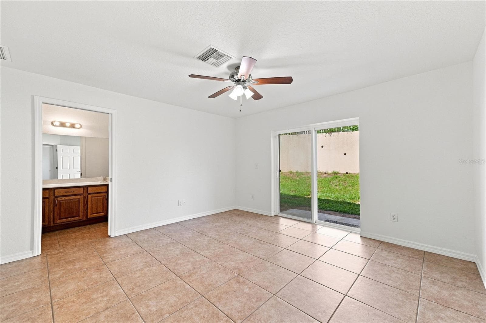 Primary Bedroom - 37150 HIGHLAND BLUFF CIR, DADE CITY