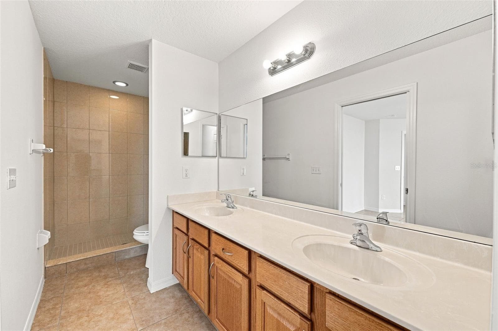 Primary Bathroom - 37150 HIGHLAND BLUFF CIR, DADE CITY