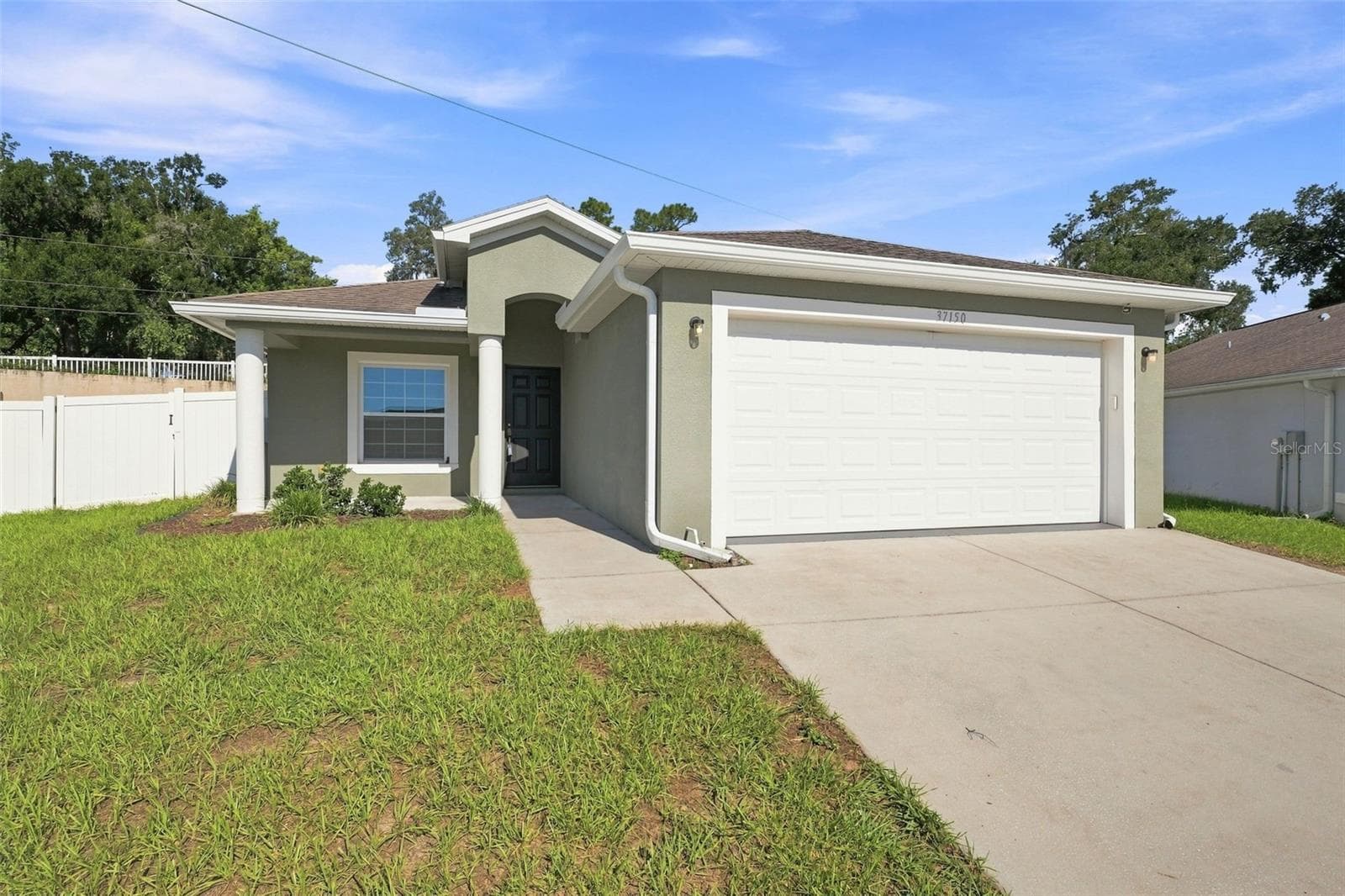 Front Exterior - 37150 HIGHLAND BLUFF CIR, DADE CITY
