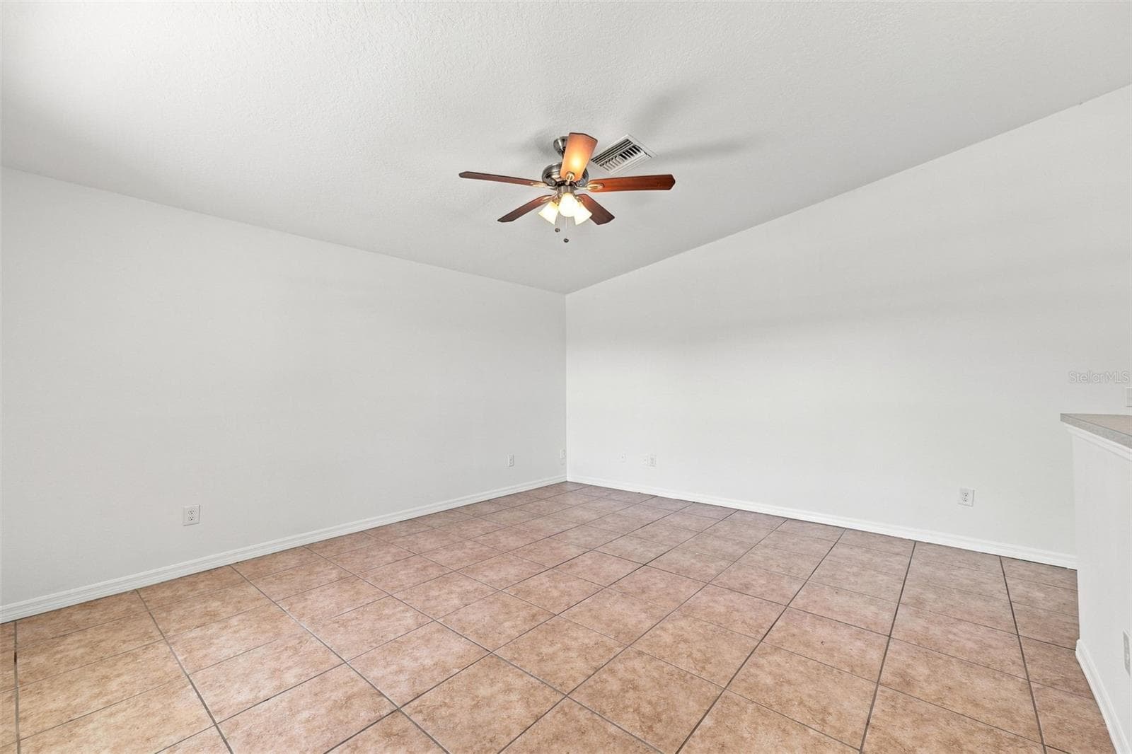 Living Room - 37150 HIGHLAND BLUFF CIR, DADE CITY