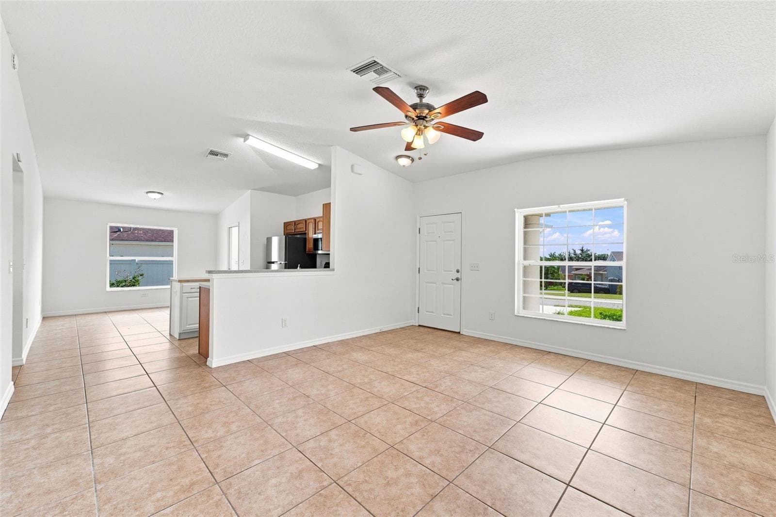 Living Room - 37150 HIGHLAND BLUFF CIR, DADE CITY