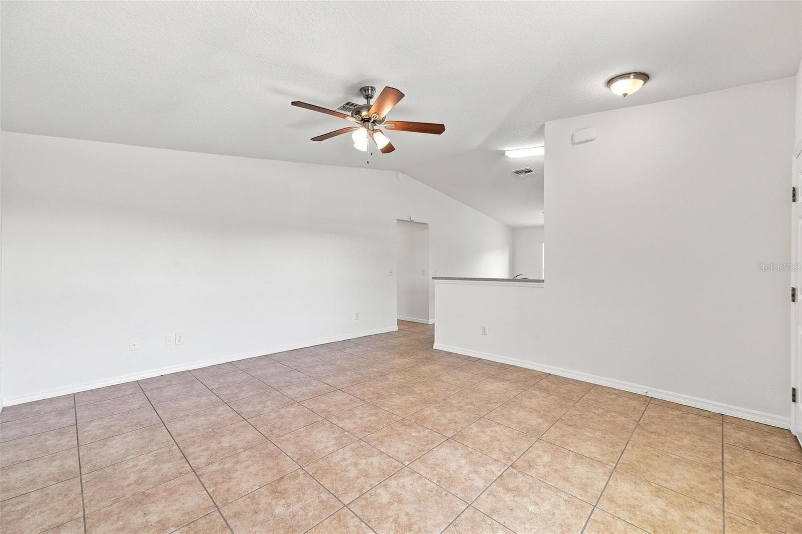 Living Room - 37150 HIGHLAND BLUFF CIR, DADE CITY