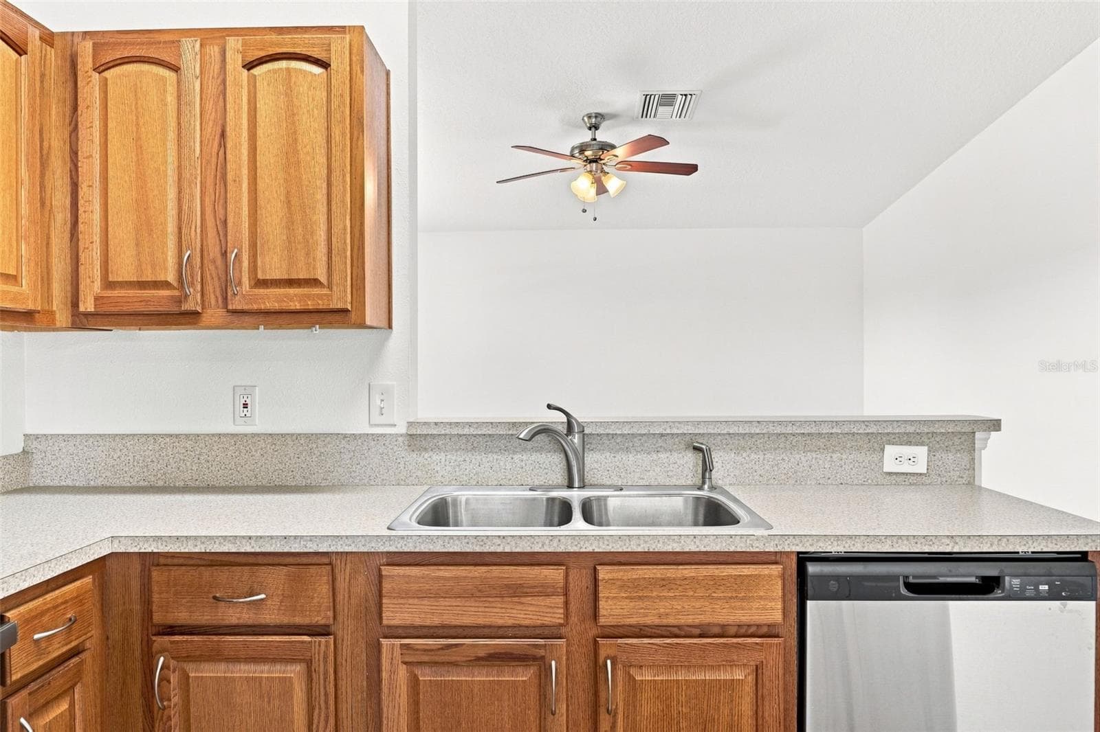 Kitchen - 37150 HIGHLAND BLUFF CIR, DADE CITY