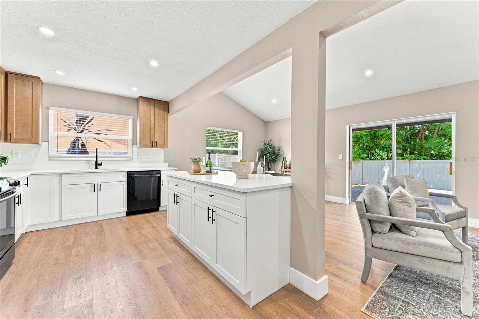 Kitchen with Oversized Island - 300 N BAY HILLS BLVD, SAFETY HARBOR