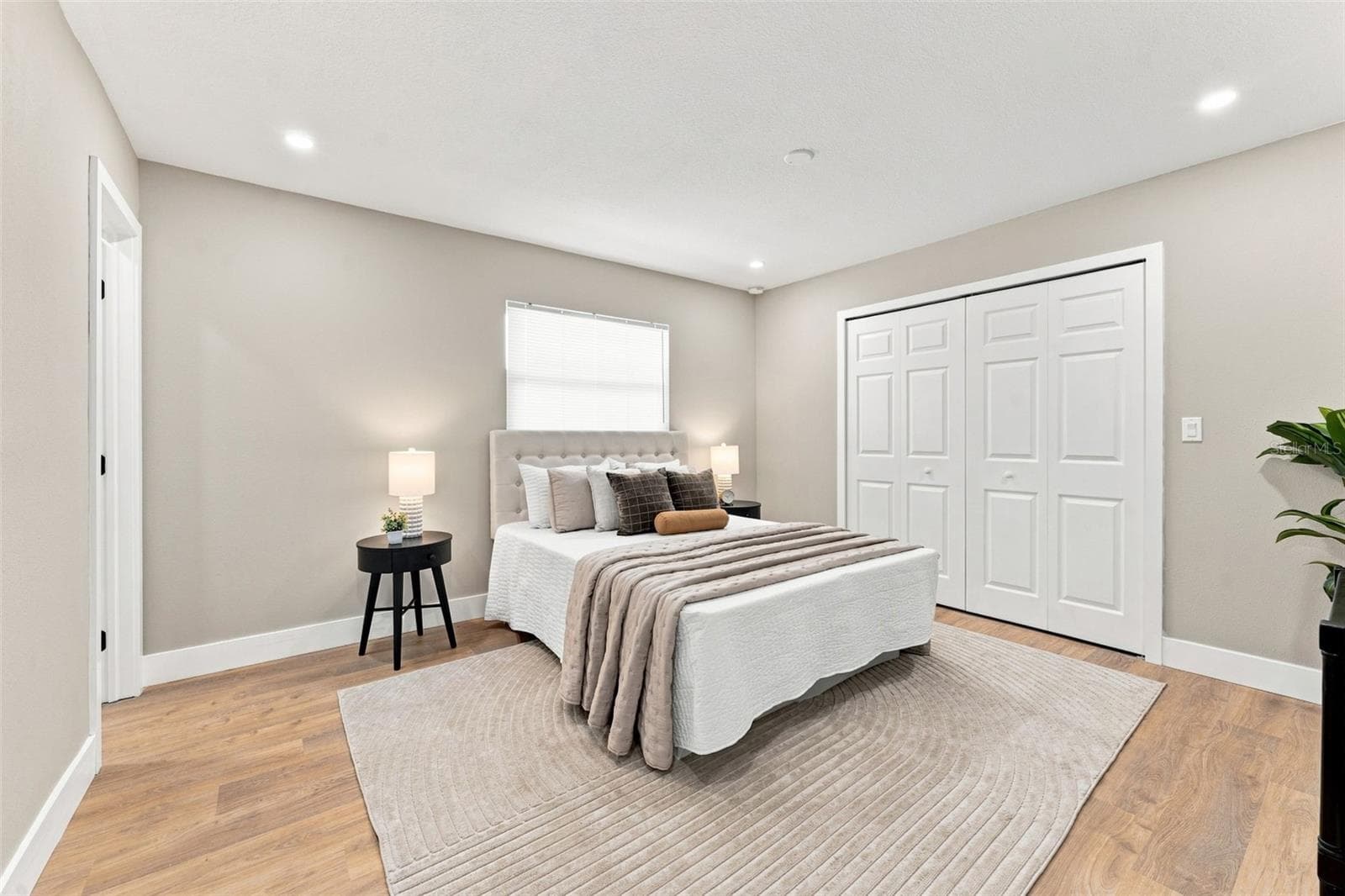 Master Bedroom with Built-in Closet - 300 N BAY HILLS BLVD, SAFETY HARBOR