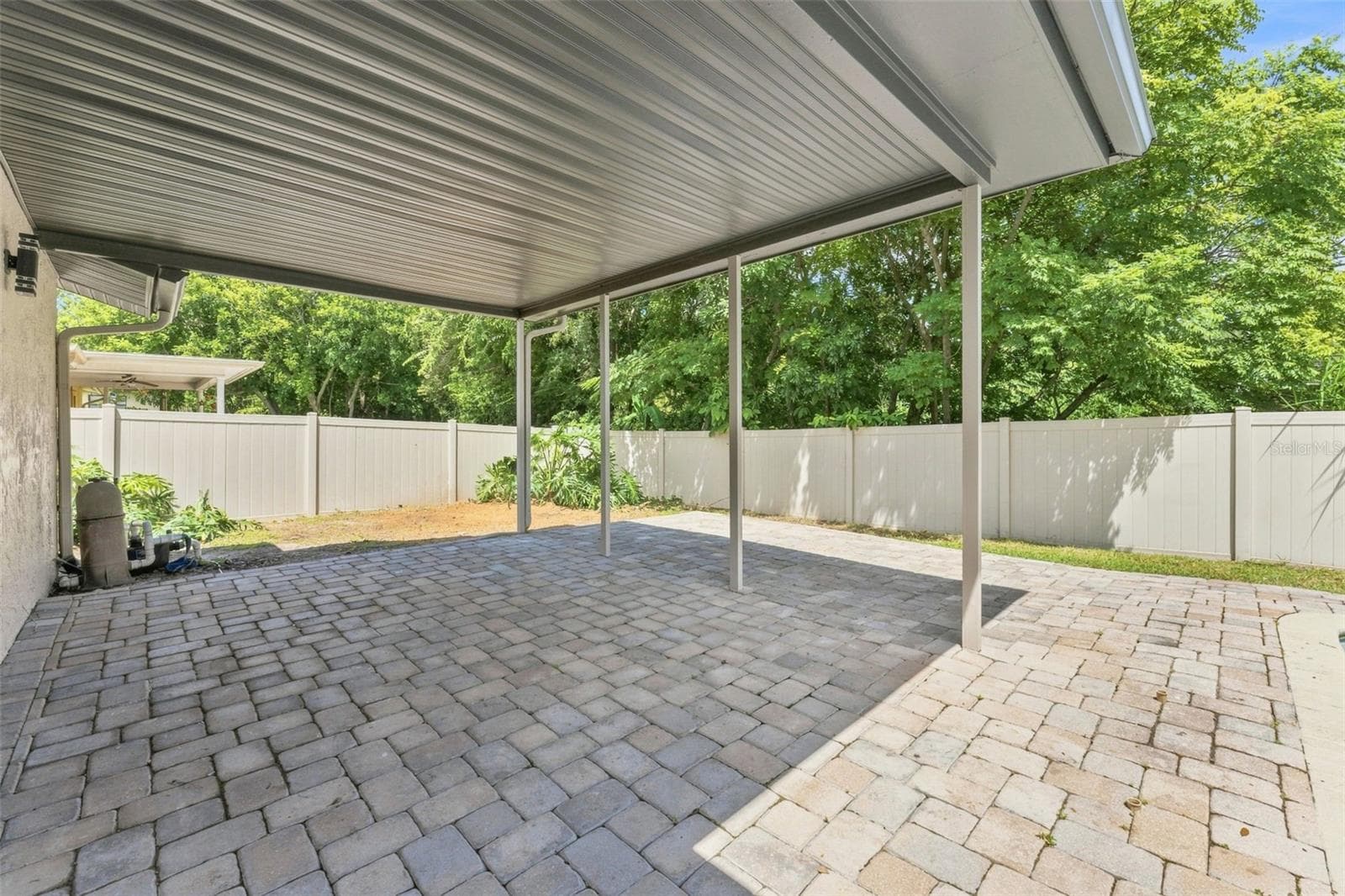 Spacious Covered Patio - 300 N BAY HILLS BLVD, SAFETY HARBOR