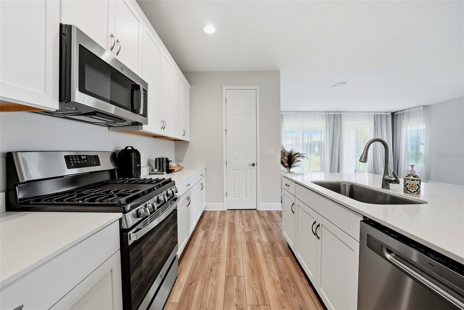 Single Family Residence at 14627 GALLOP RUN DR, LITHIA, photo 13 of 35