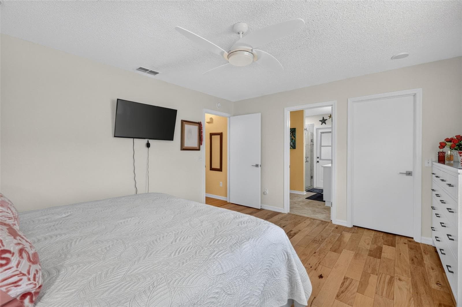 Primary looking into the En-Suite Bath - 1503 ESCANDON PL, THE VILLAGES