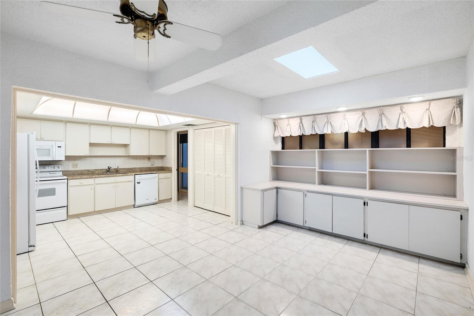 Condominium at 14225 CYPRESS CIR #14225, TAMPA, photo 15 of 56