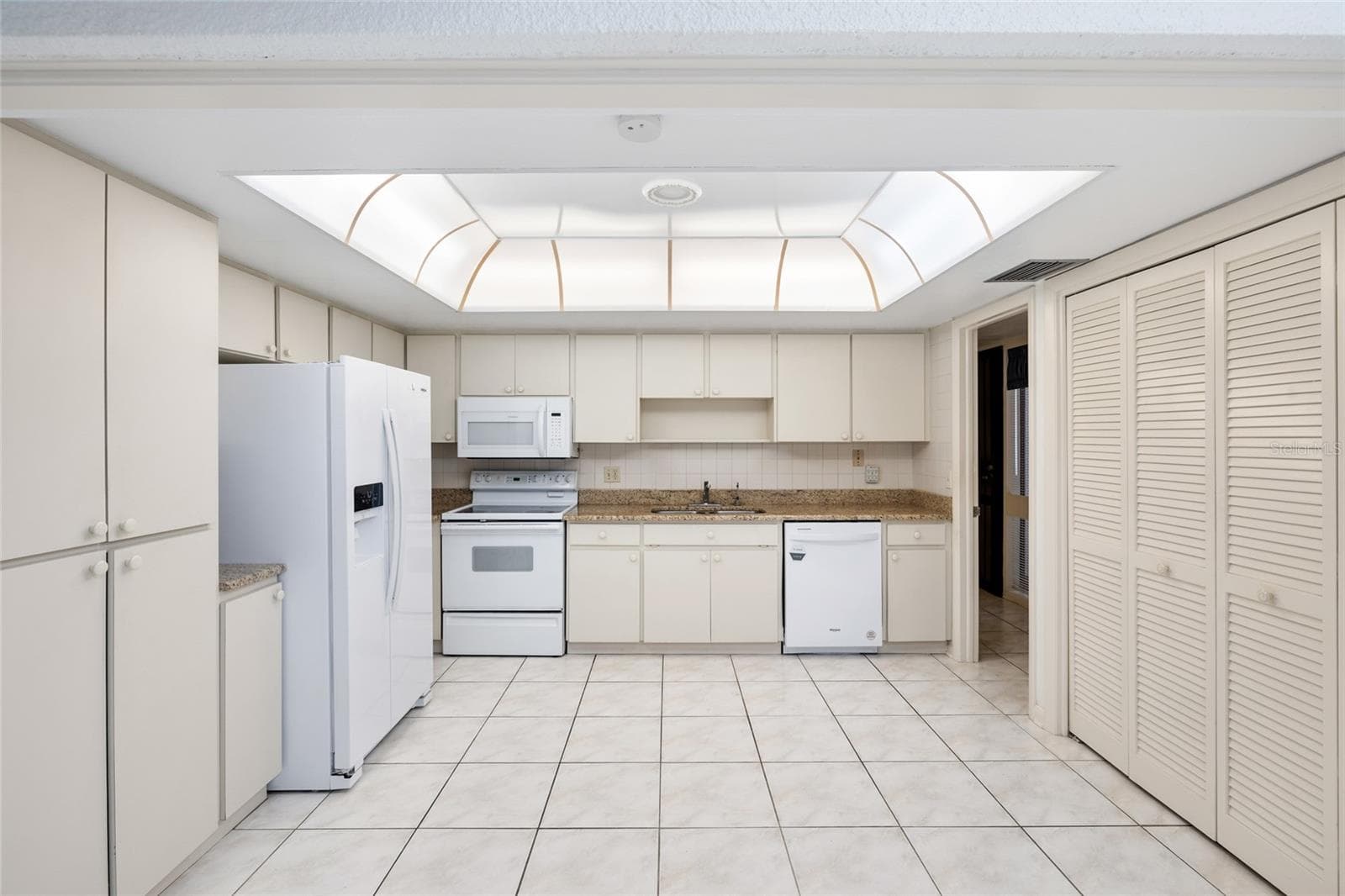 Condominium at 14225 CYPRESS CIR #14225, TAMPA, photo 17 of 56