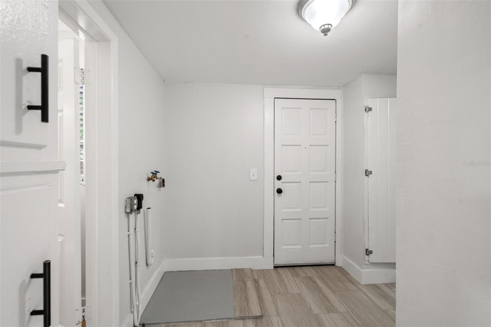 Laundry/mud room combo - 1310 E 15TH AVE, TAMPA