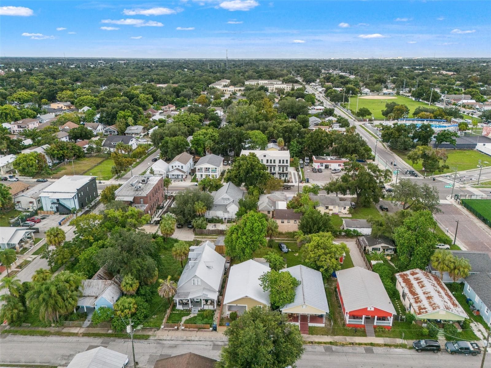 So close to Cuscaden Park and Pool! - 1310 E 15TH AVE, TAMPA