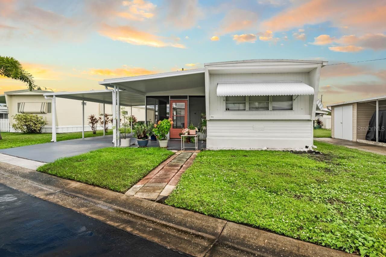 3114 CRYSTAL LN