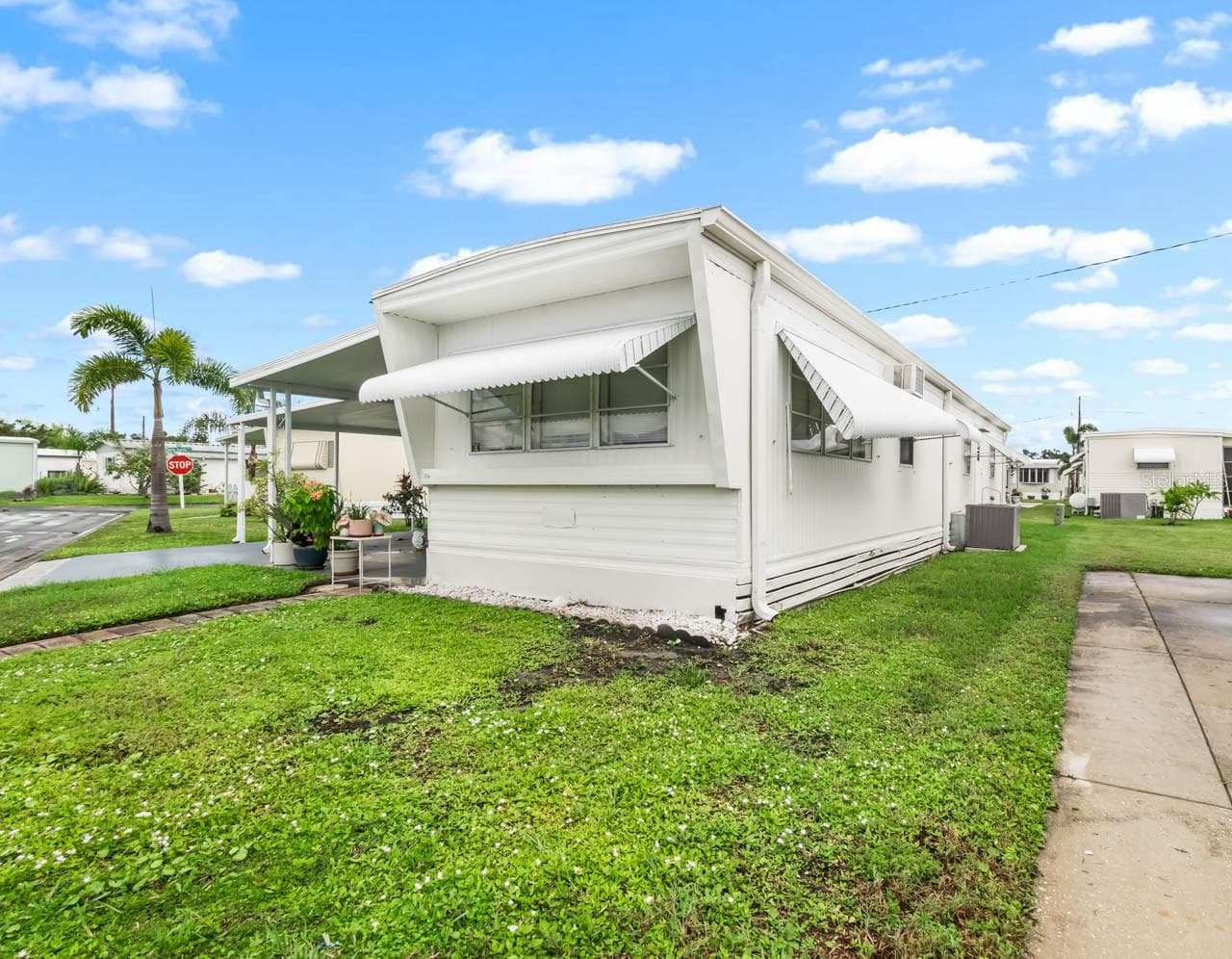 Mobile Home at 3114 CRYSTAL LN, ELLENTON, photo 5 of 44