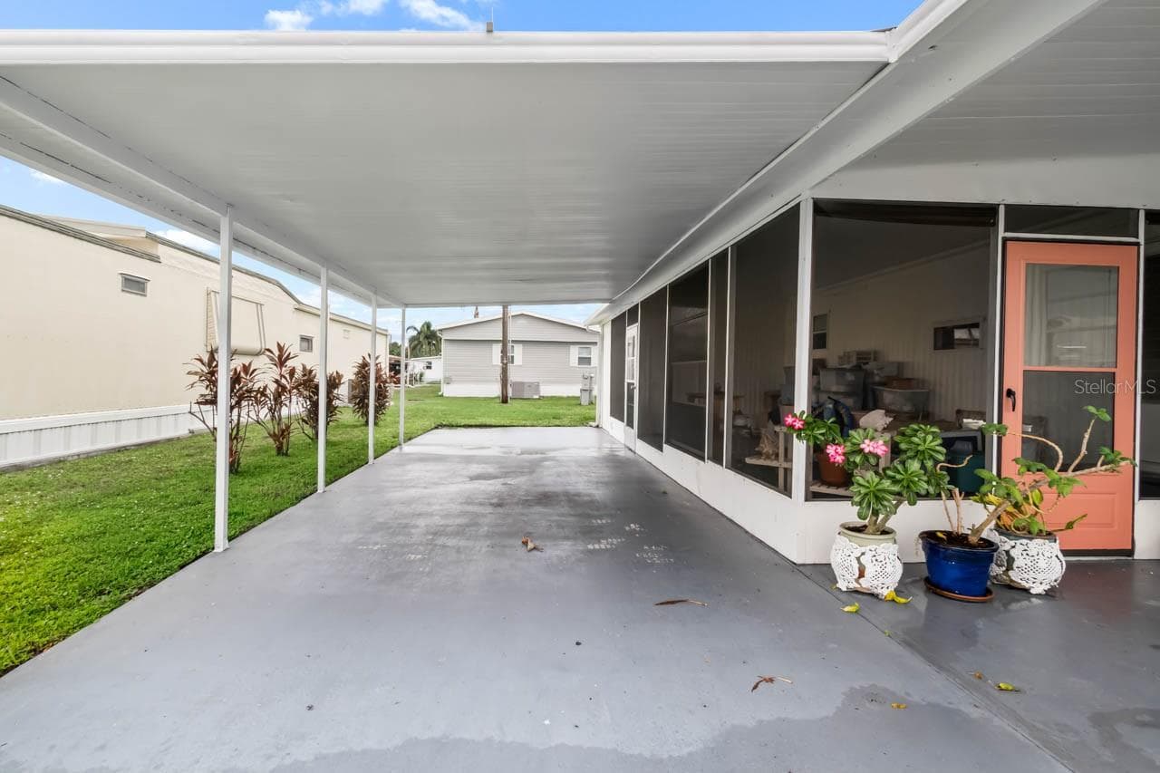 Mobile Home at 3114 CRYSTAL LN, ELLENTON, photo 6 of 44