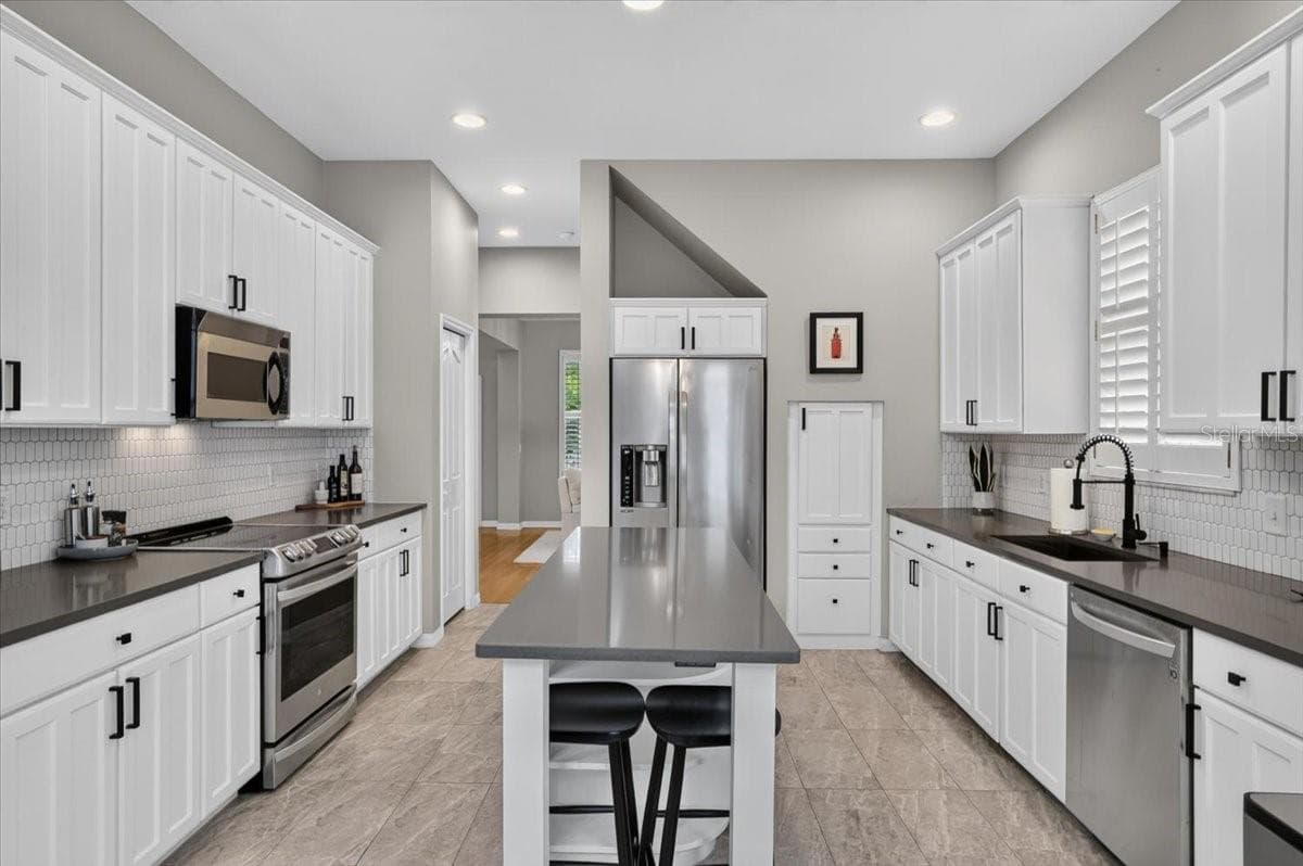 Single Family Residence at 9830 W PARK VILLAGE DR, TAMPA, photo 19 of 71