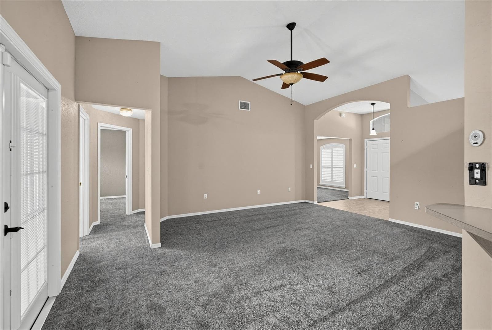 Living room - 5625 FISCHER DR, LAKELAND