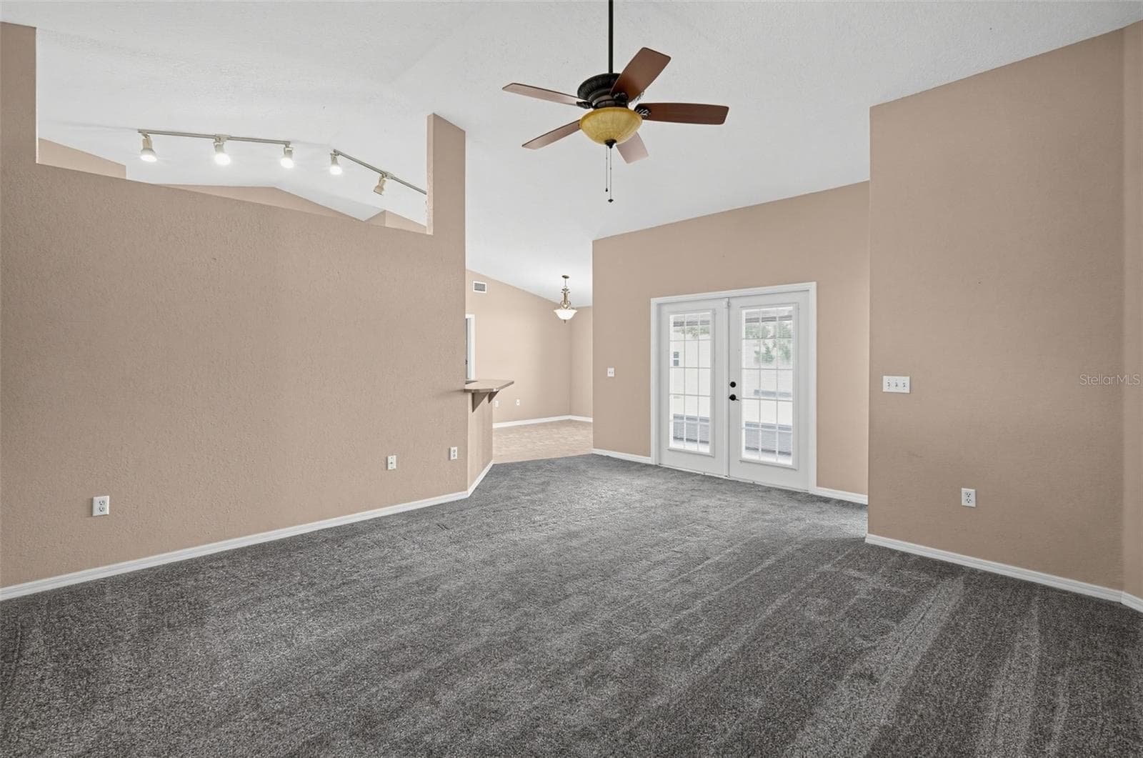 Living room - 5625 FISCHER DR, LAKELAND