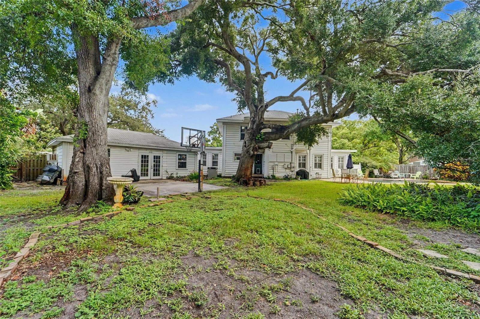 Single Family Residence at 6100 3RD AVE N, ST PETERSBURG, photo 8 of 49