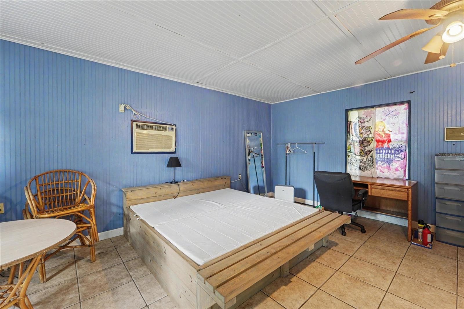 Converted garage - 6100 3RD AVE N, ST PETERSBURG