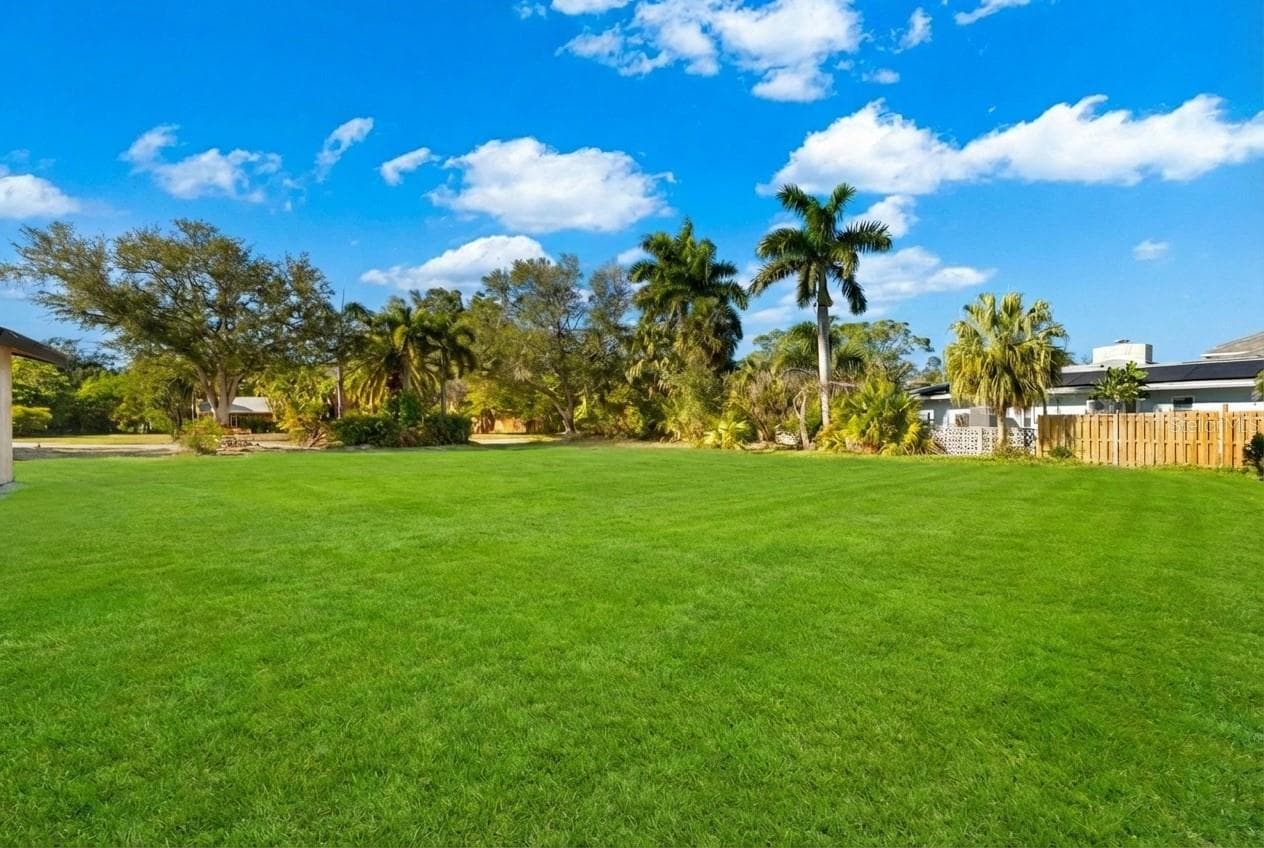 Virtually Stage Lawn. - 6100 BAHAMA SHORES DR S, ST PETERSBURG