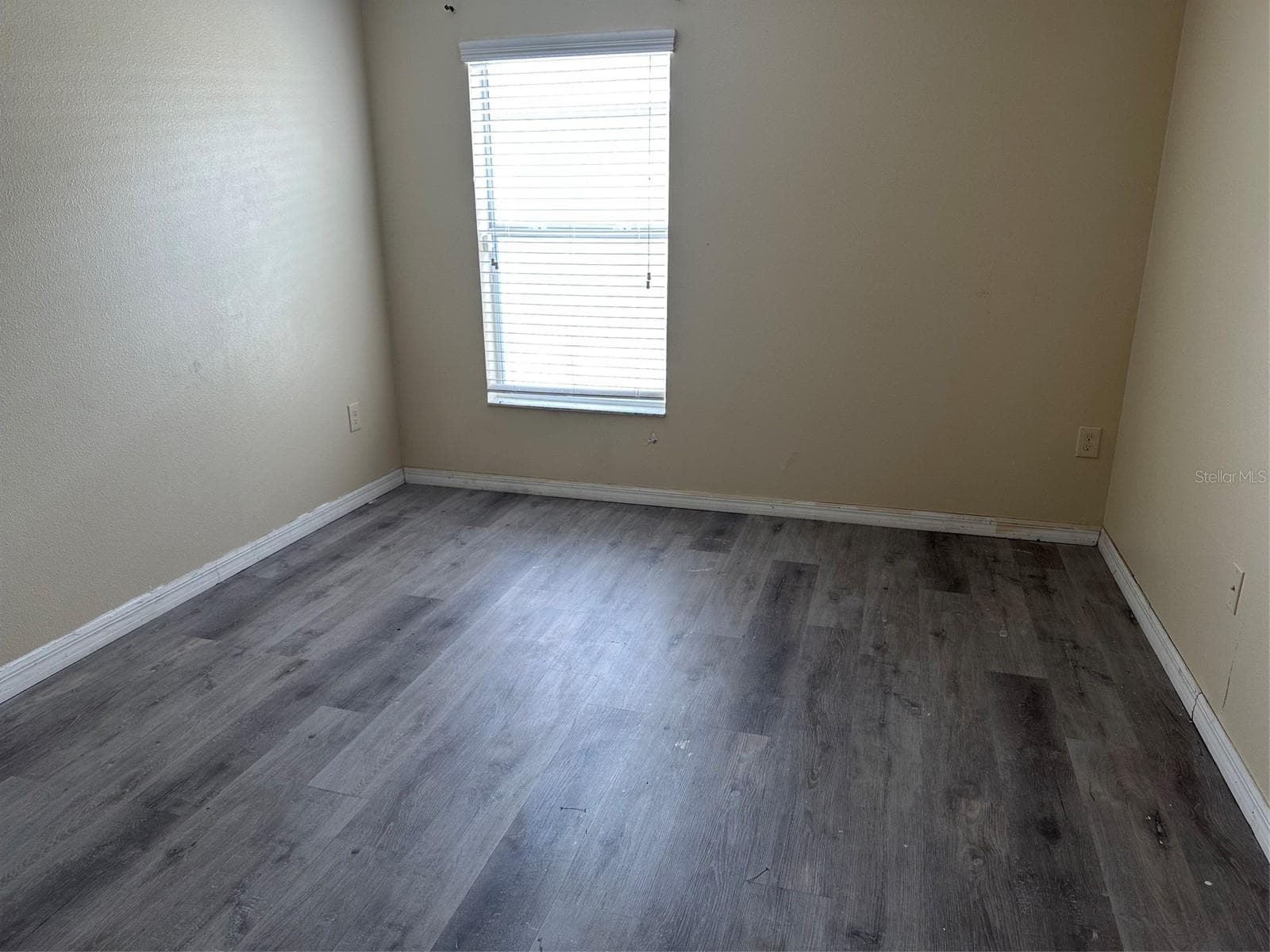 Single Family Residence at 8018 CHERRY BRANCH DR, RUSKIN, photo 4 of 10