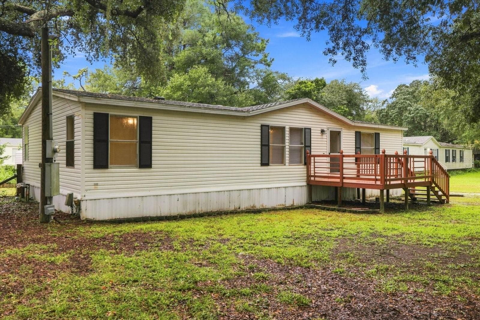 Manufactured Home at 26046 SHAMOKIN DR, BROOKSVILLE, photo 6 of 45