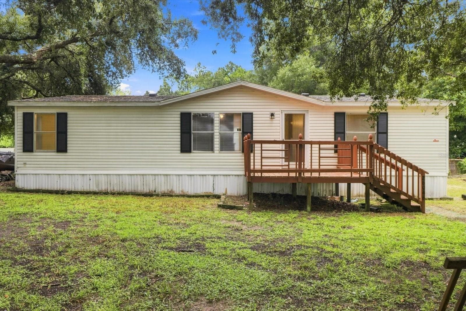 Manufactured Home at 26046 SHAMOKIN DR, BROOKSVILLE, photo 7 of 45