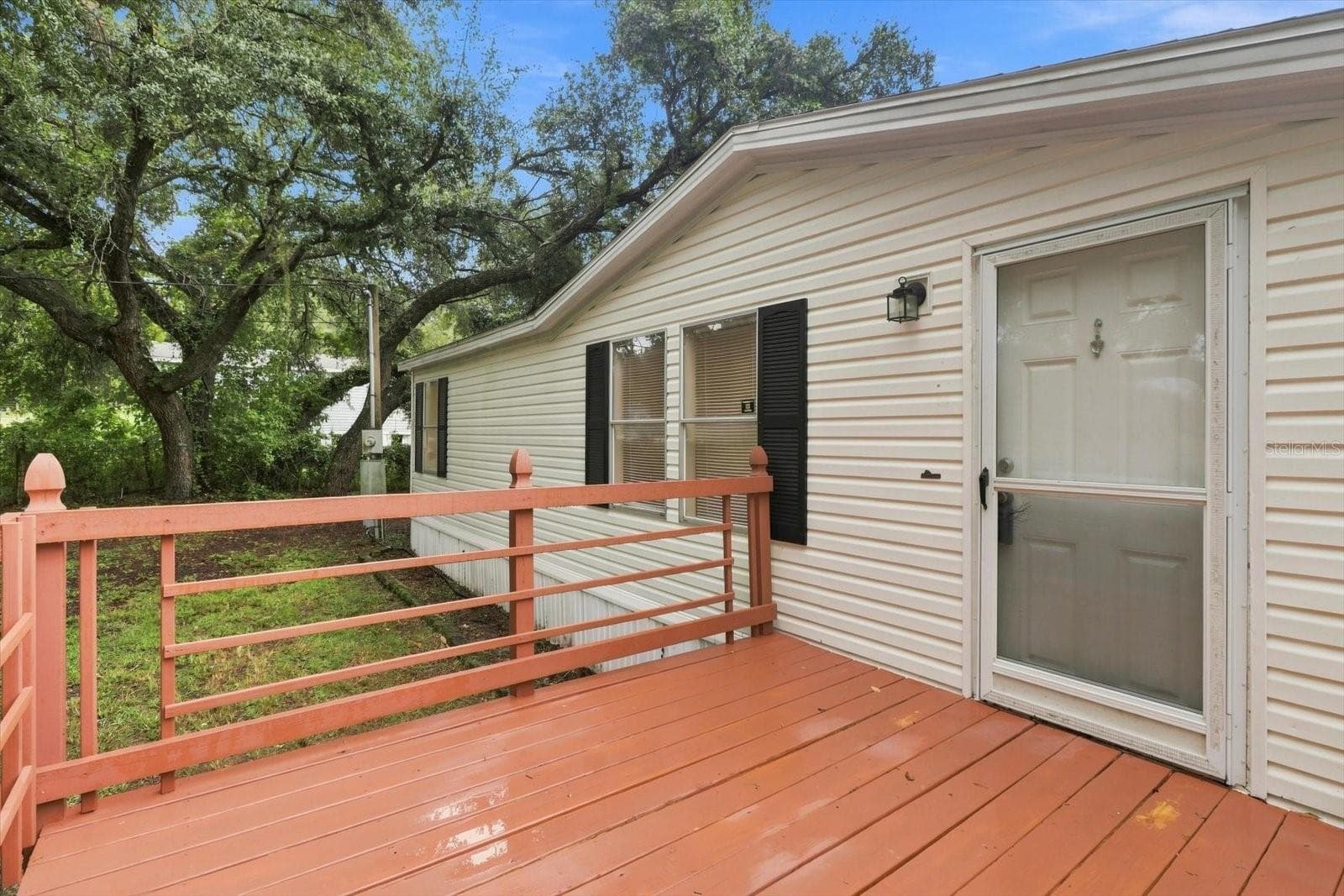 Manufactured Home at 26046 SHAMOKIN DR, BROOKSVILLE, photo 10 of 45