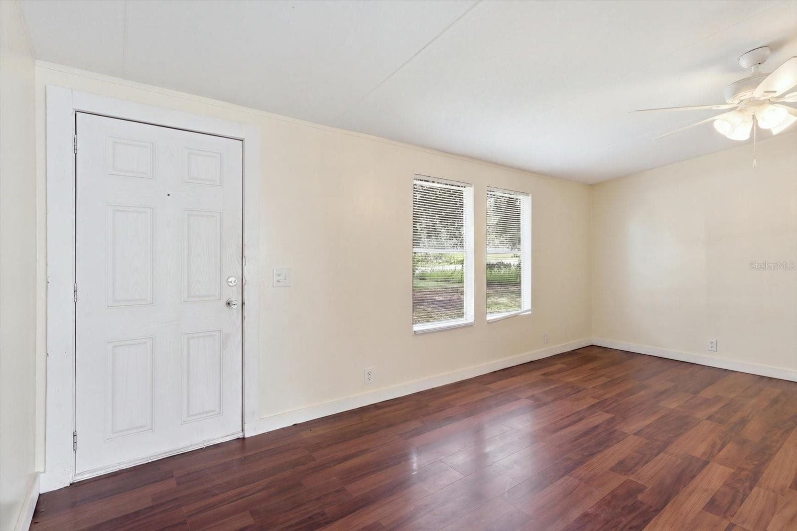 Manufactured Home at 26046 SHAMOKIN DR, BROOKSVILLE, photo 12 of 45