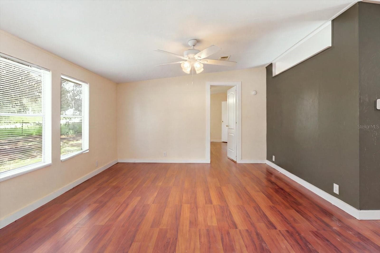 Manufactured Home at 26046 SHAMOKIN DR, BROOKSVILLE, photo 14 of 45