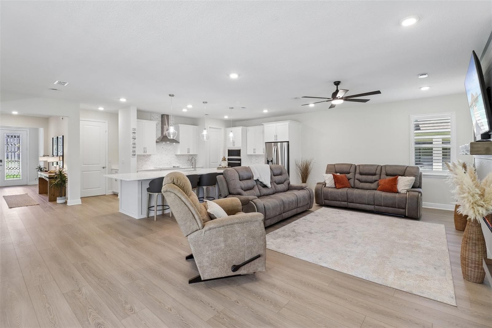 Light filled open concept main floor. - 2985 WATER CLOVER CT, APOPKA
