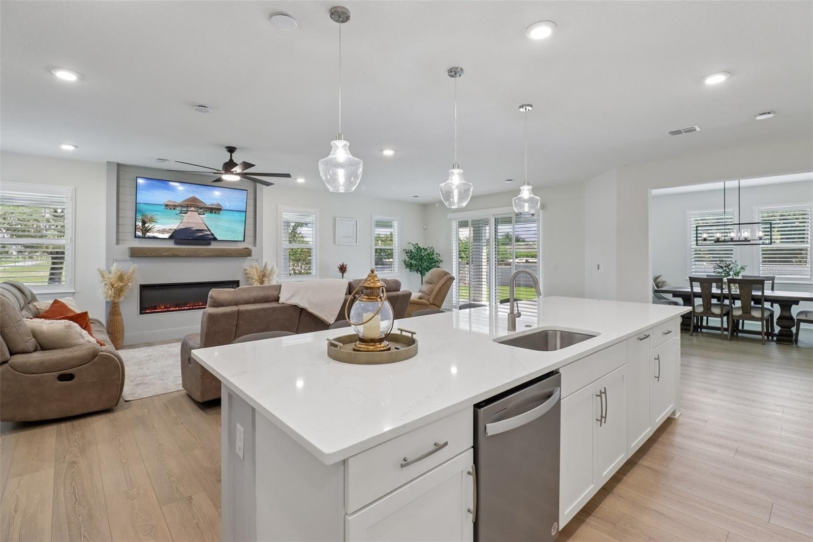 Kitchen is open to the living and dining area. - 2985 WATER CLOVER CT, APOPKA
